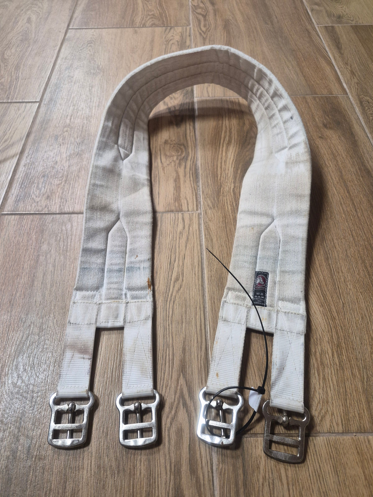 Używany popręg 135 cm biały