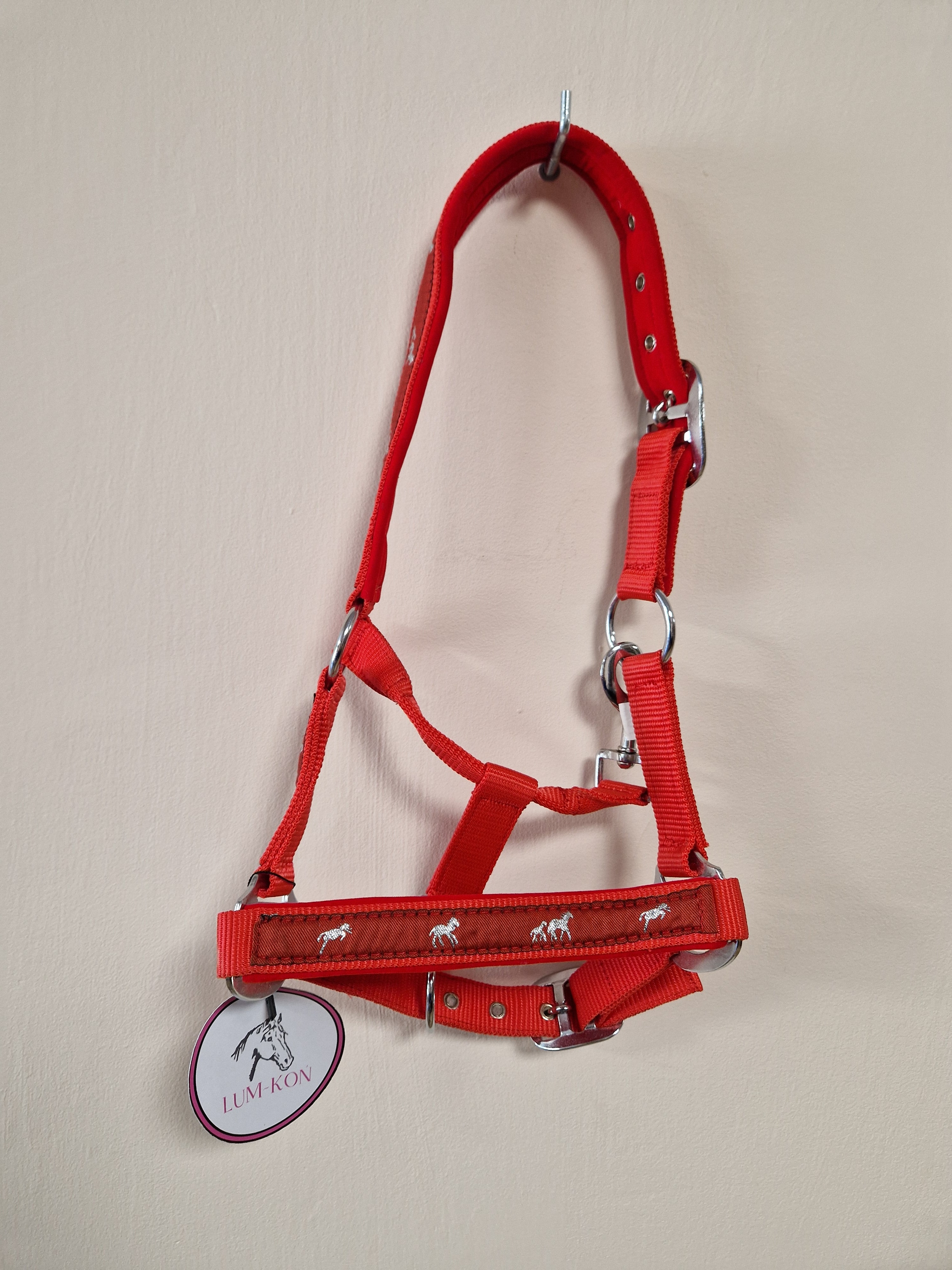 Kantar Lum-Kon Velvet Horse Emblem RED