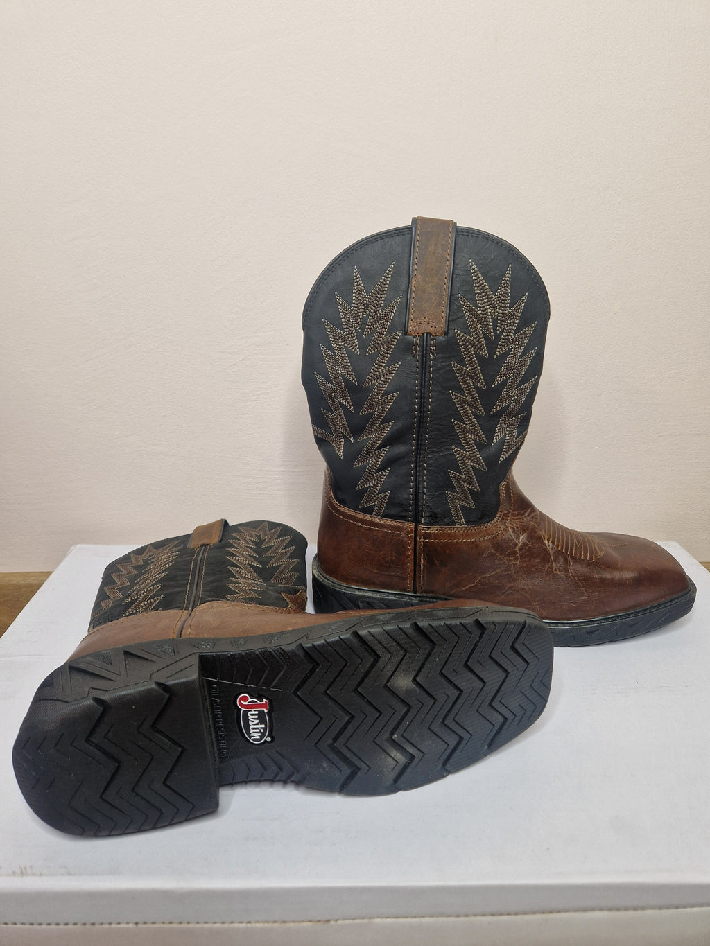 Kowbojki marki Justin Black-Brown