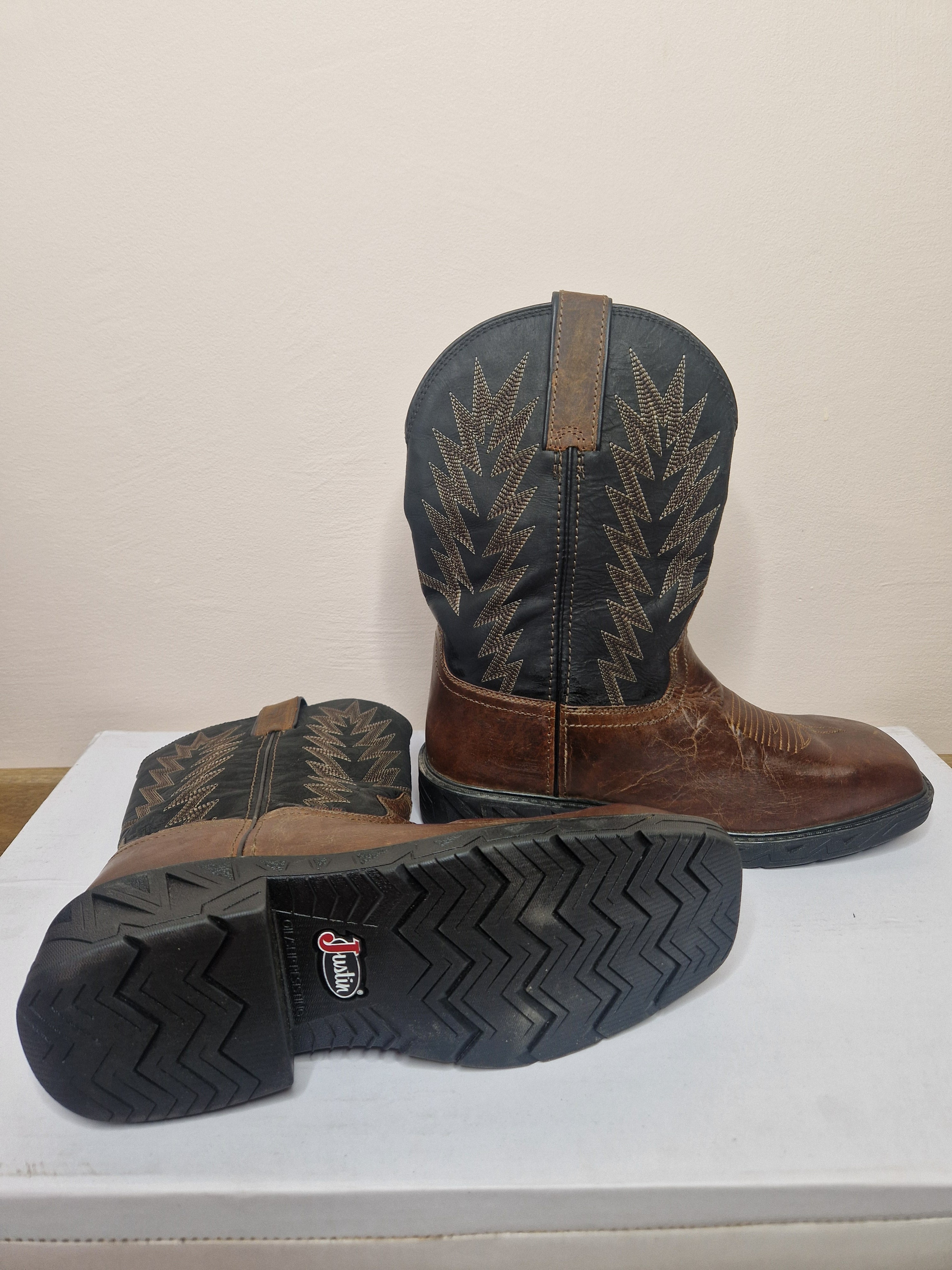 Kowbojki marki Justin Black-Brown