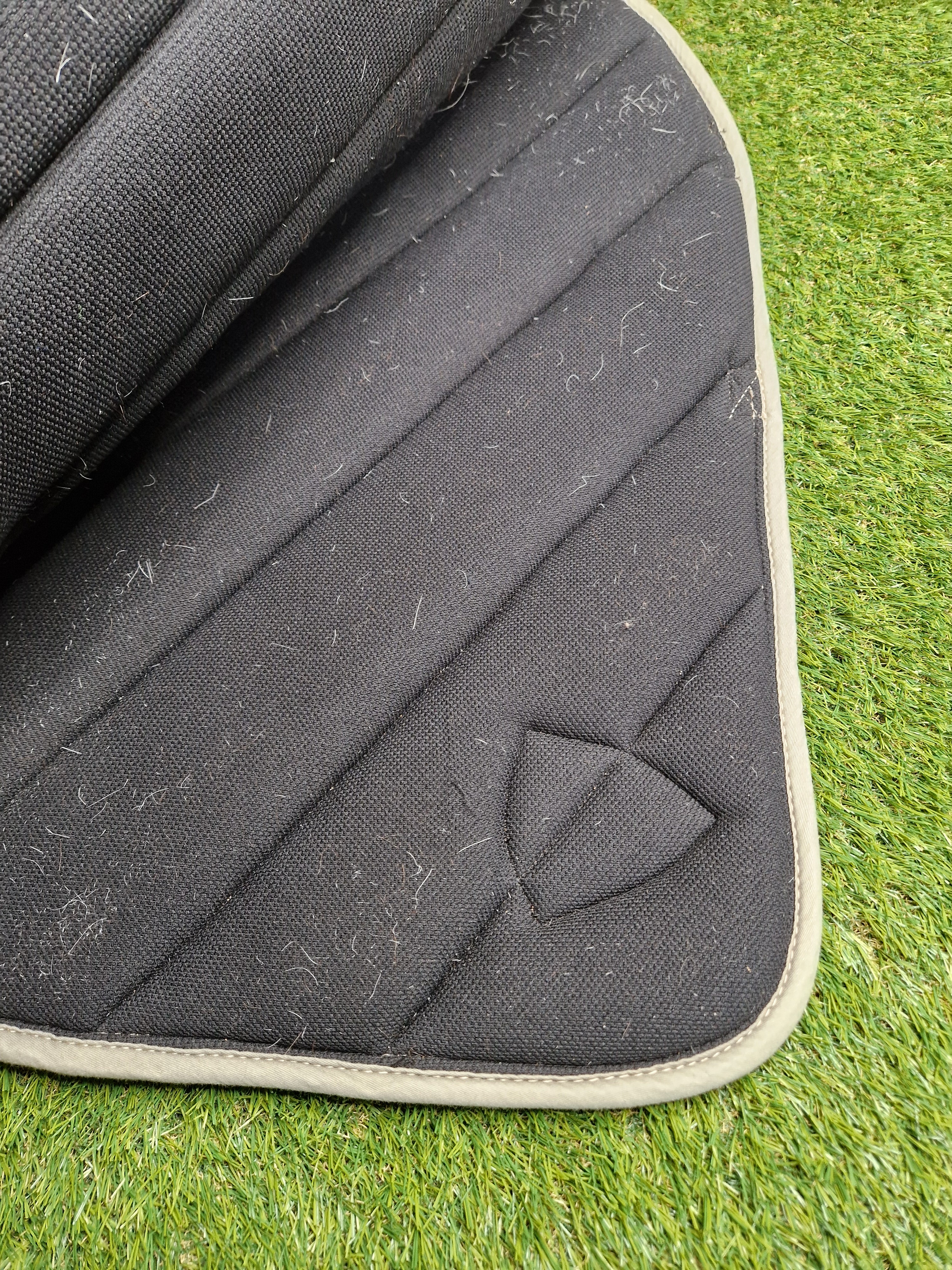 Czaprak eskadron pasiasty VS beżowy z szarym