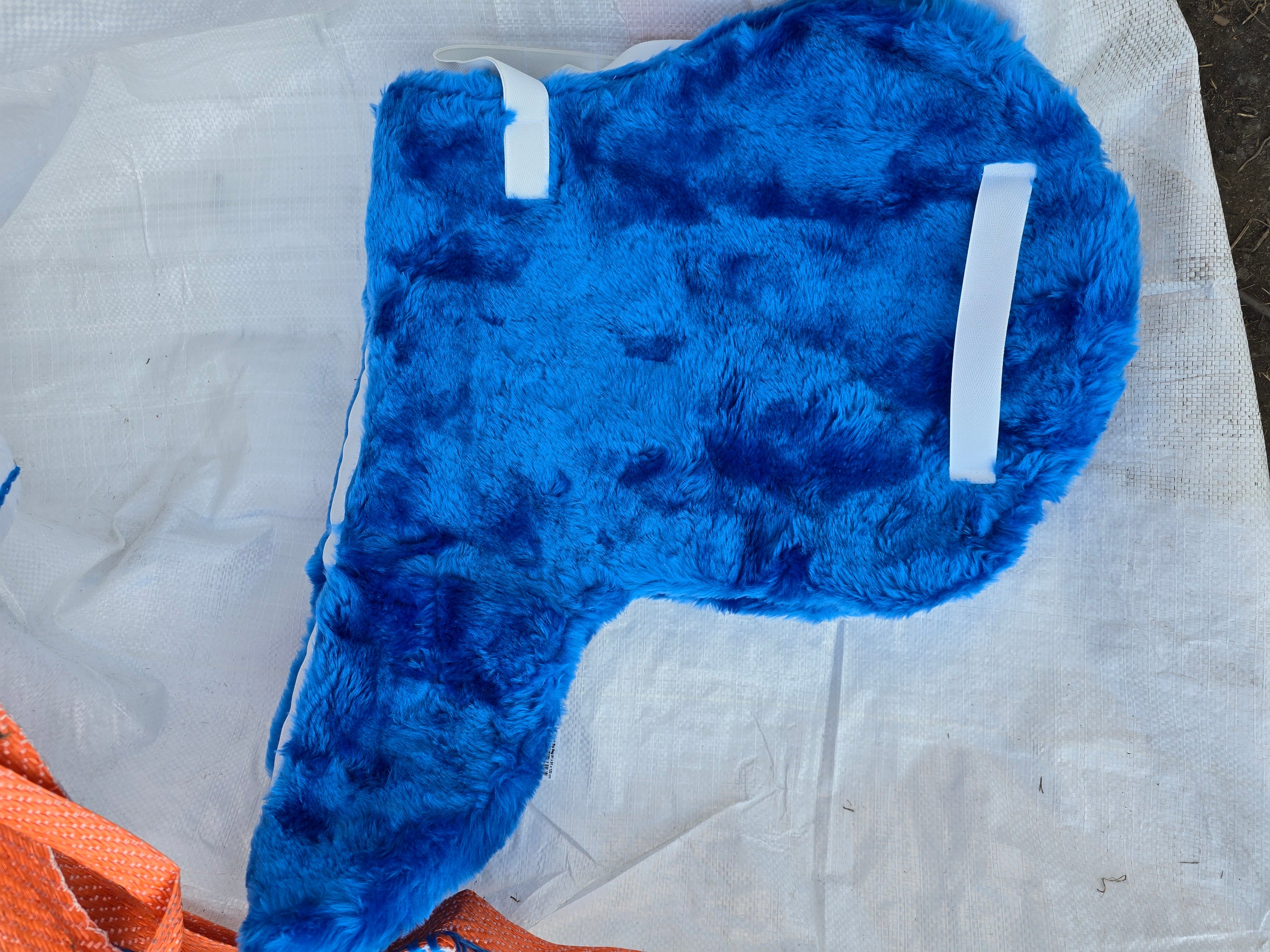 Hellblaue Satteldecke aus Pelz, 16 Zoll