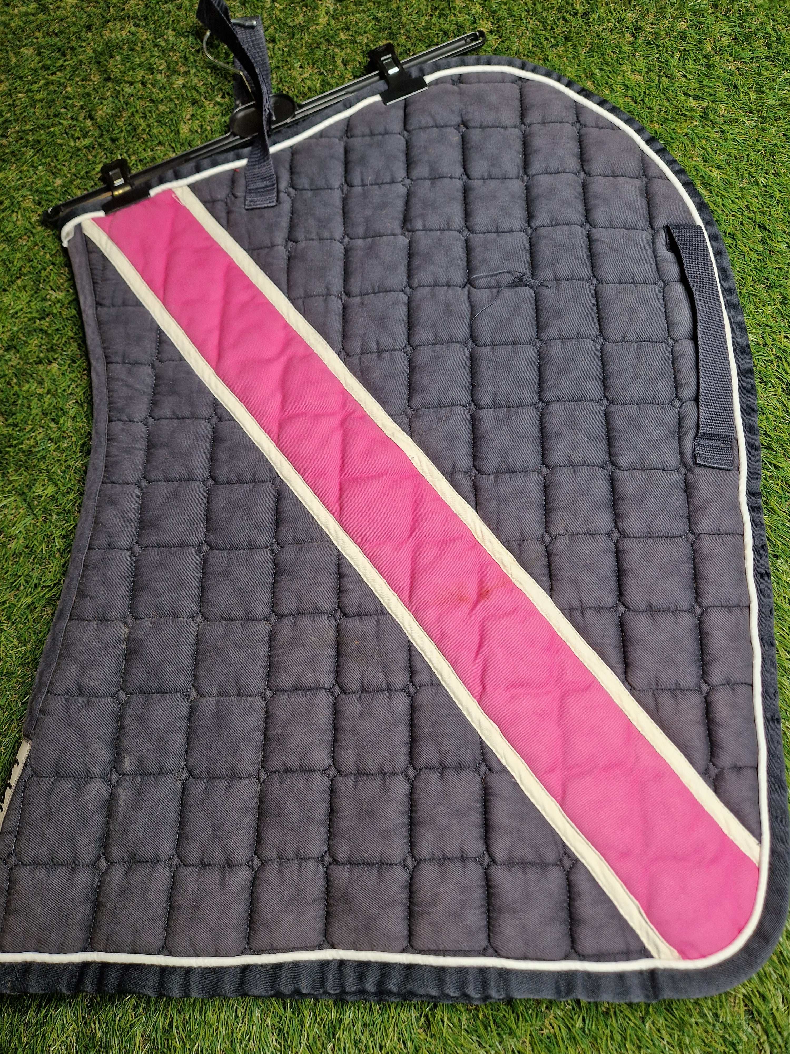 Czaprak VS eskadron navy Pink