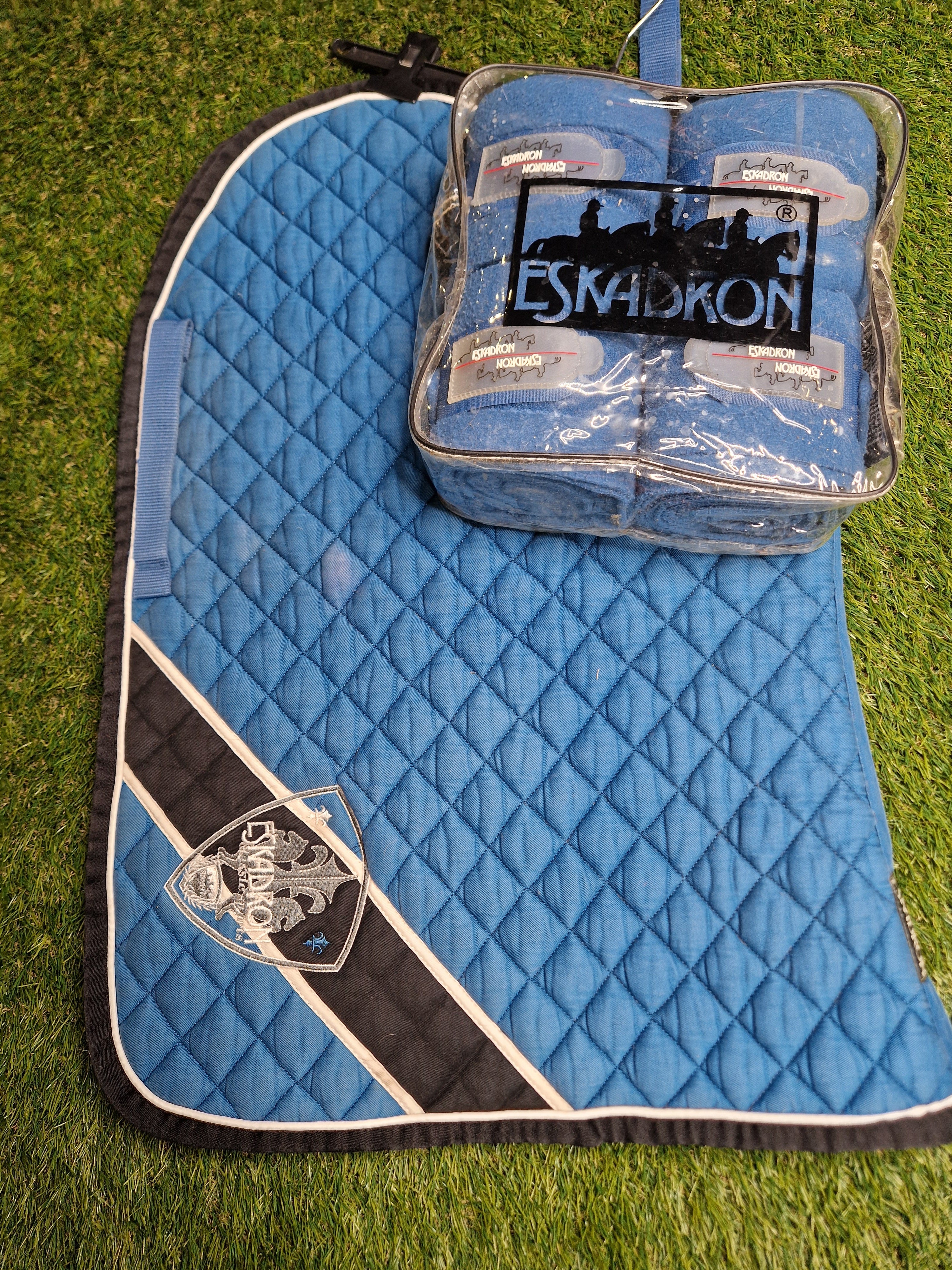 Komplet ESKADRON  Bicolor Petrol czaprak vs  +Owijki full