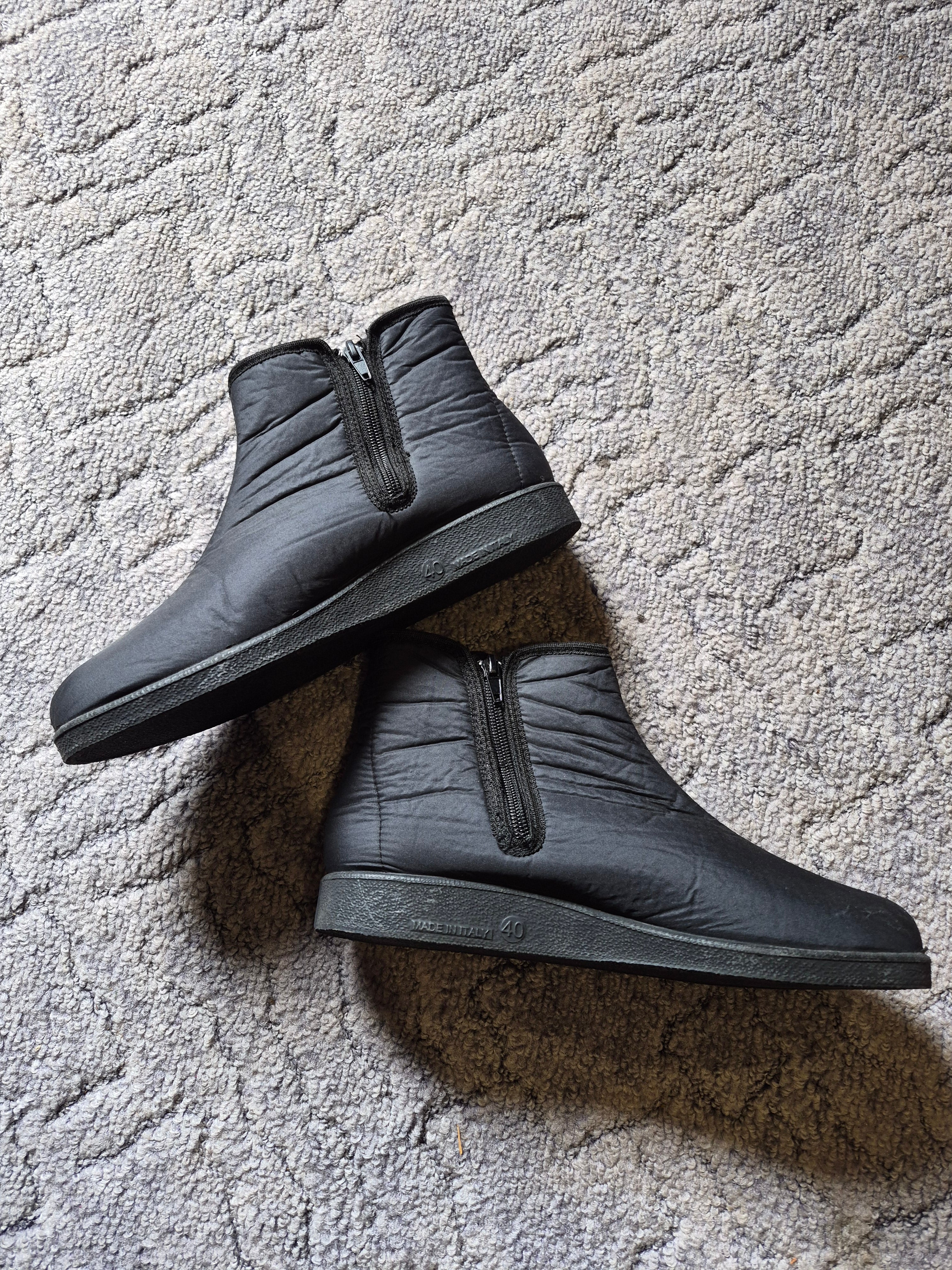 Buty sztyblety zapinane na zamek 40 rozm.