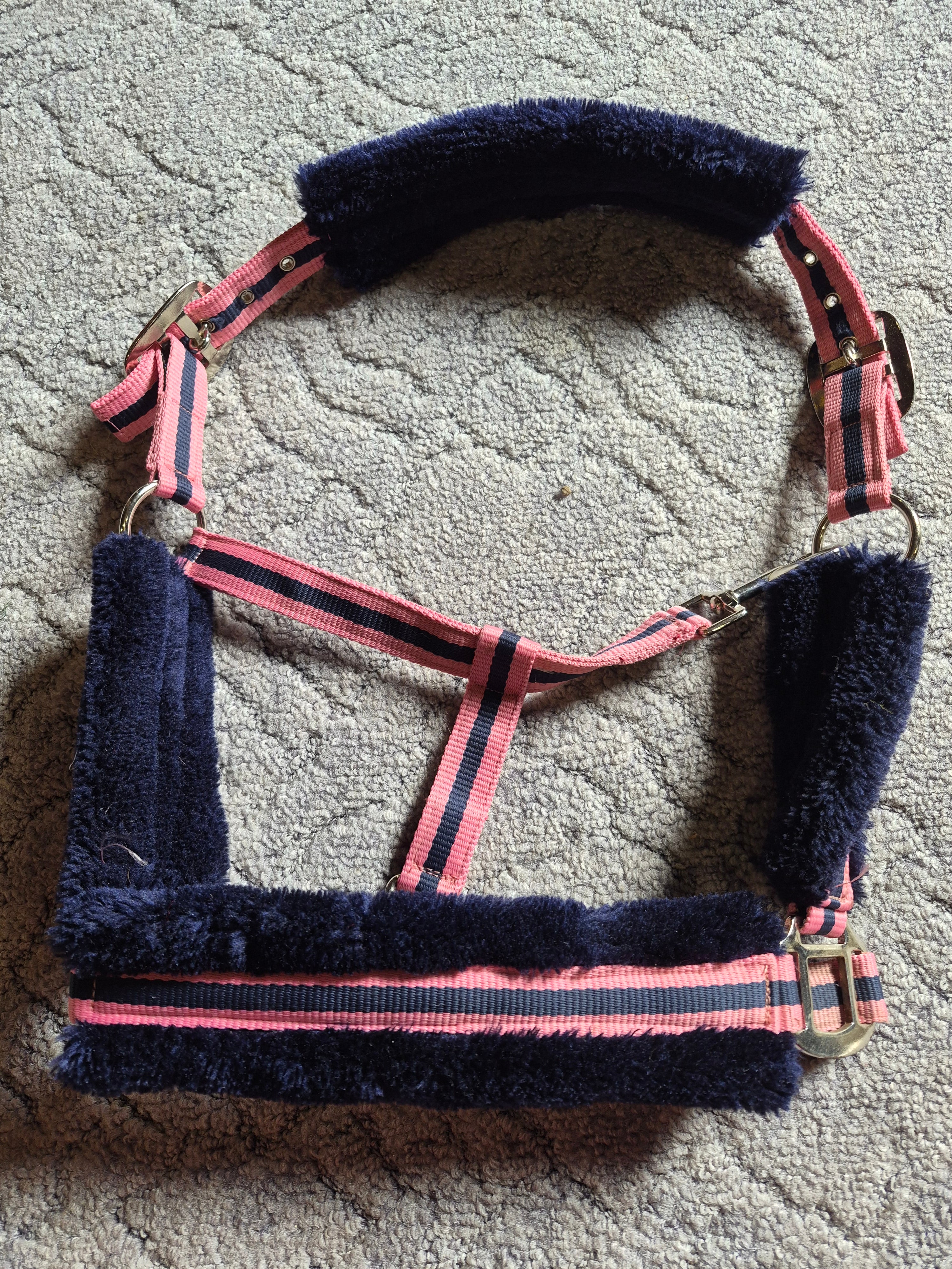 Kantar pony z futerkiem granatowo-różówy