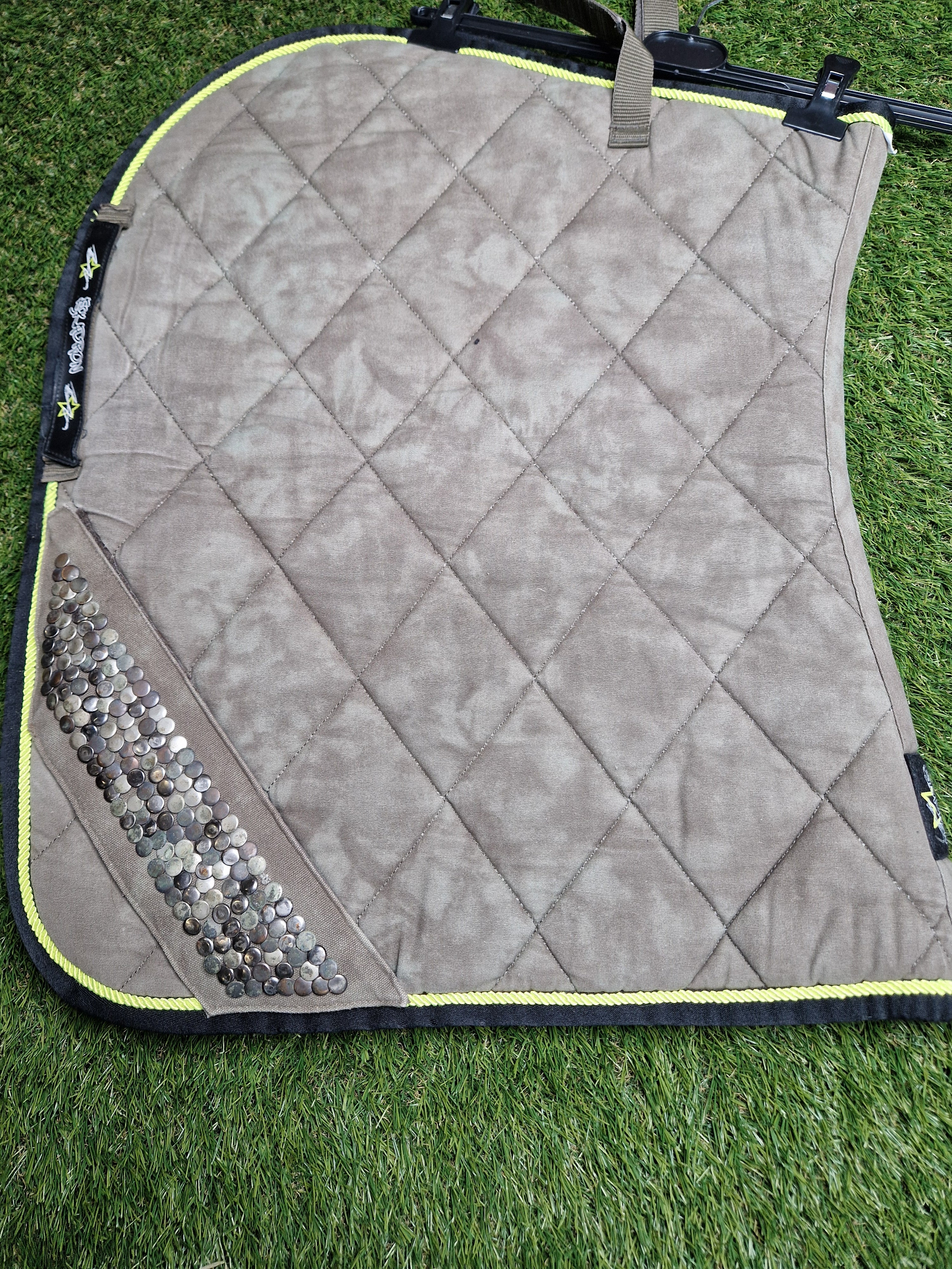 Czaprak Eskadron Vintage Diagonal, oliwkowy Eskadron Next Generation wiosna-lato 2015