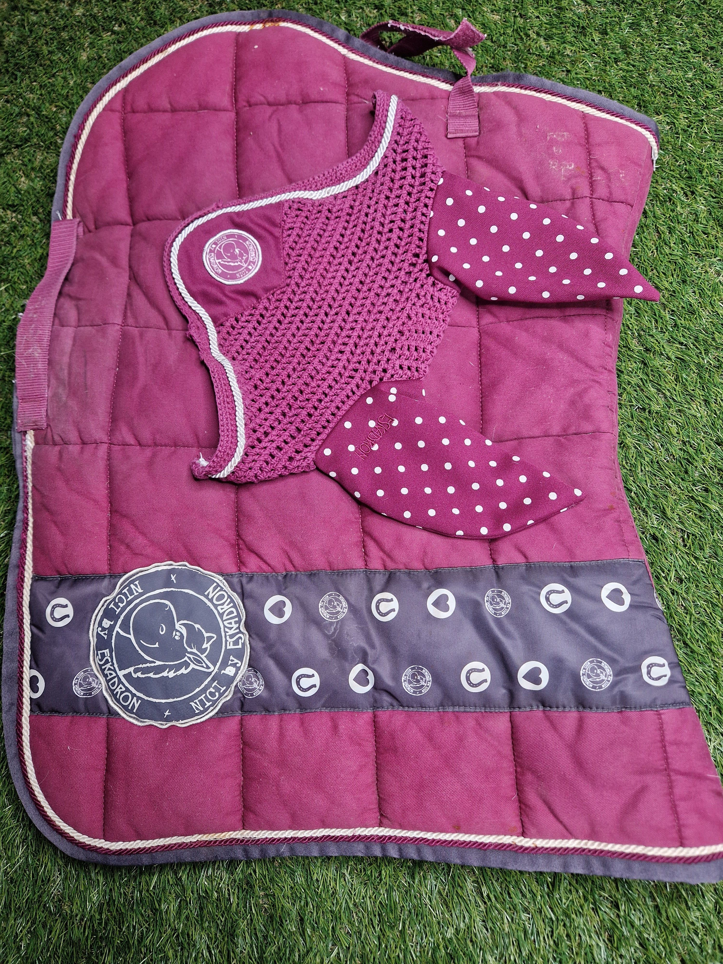 Komplet vs full eskadron NICI Burgundy 2014/15