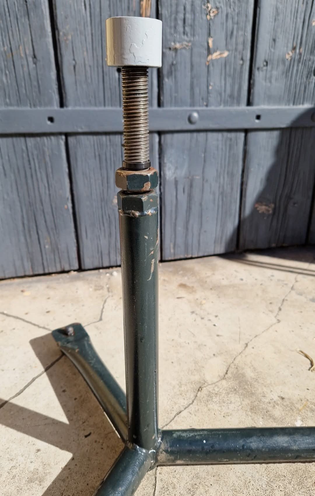 Stojak do werkowania kopyt