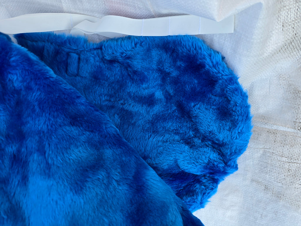 Hellblaue Satteldecke aus Pelz, 16 Zoll