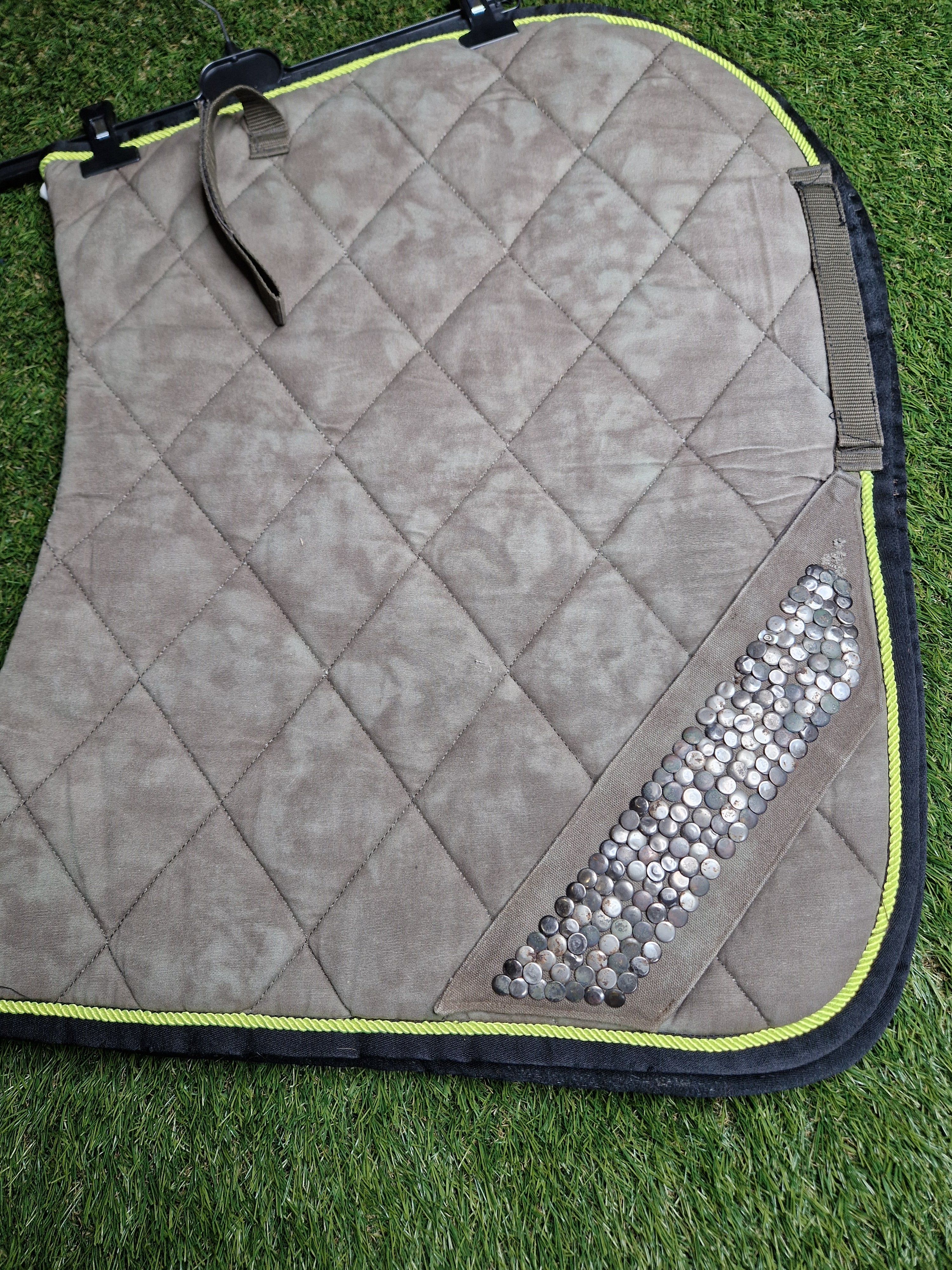 Czaprak Eskadron Vintage Diagonal, oliwkowy Eskadron Next Generation wiosna-lato 2015