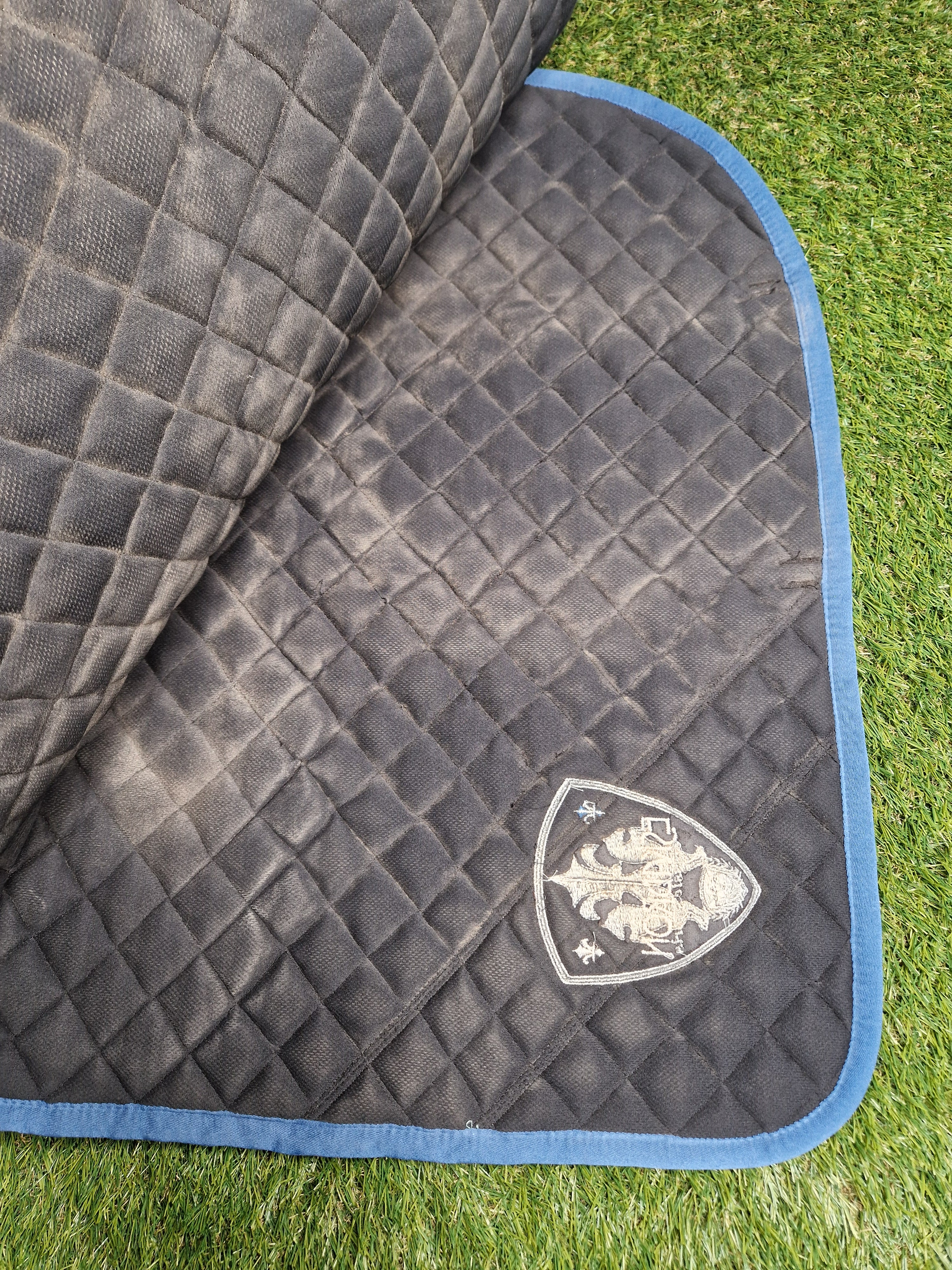 Czaprak eskadron VS czarny ocean